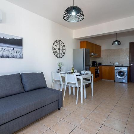 Polyn 1- Bedroom Apartment In Larnaca Esterno foto