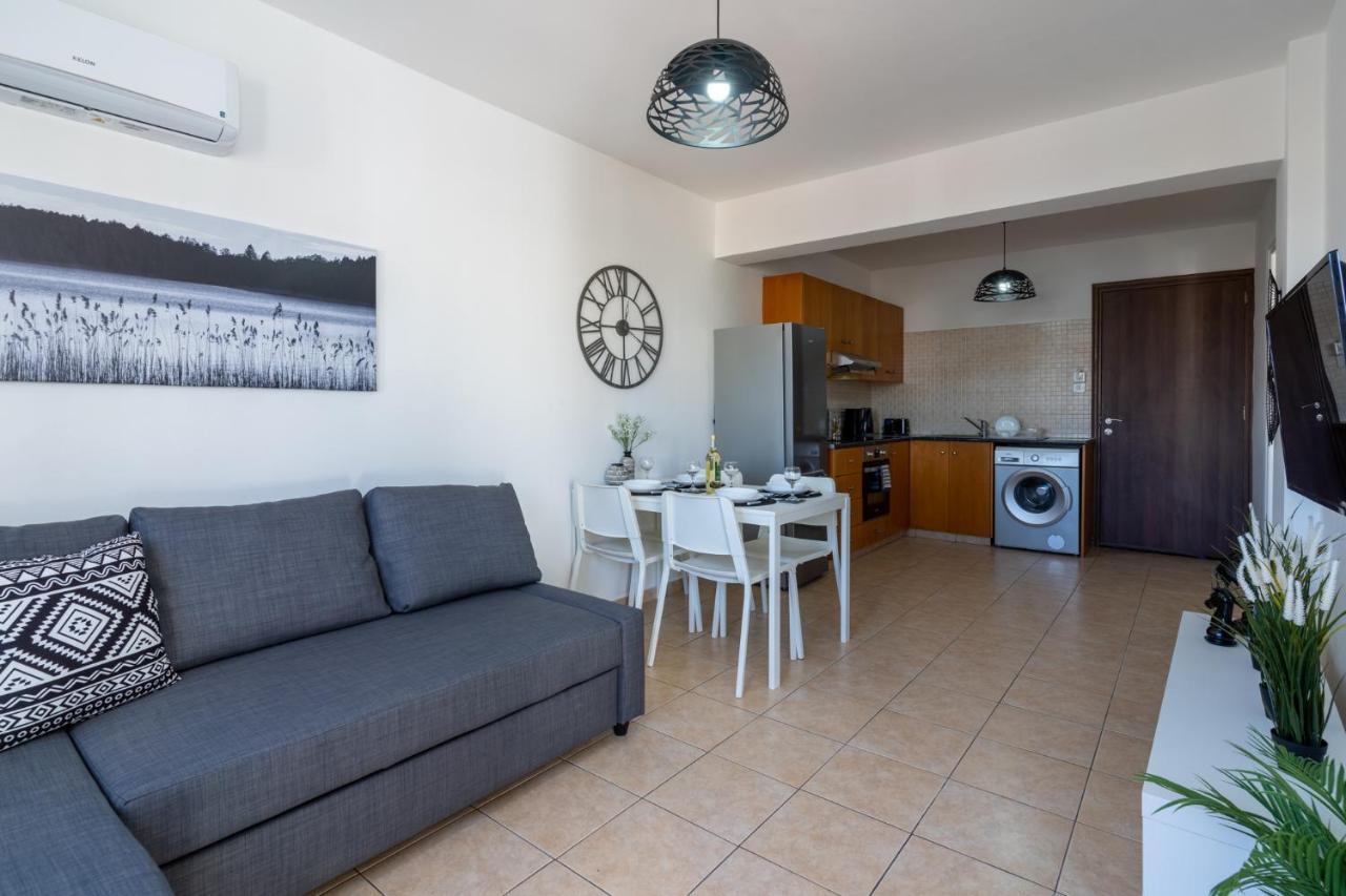 Polyn 1- Bedroom Apartment In Larnaca Esterno foto