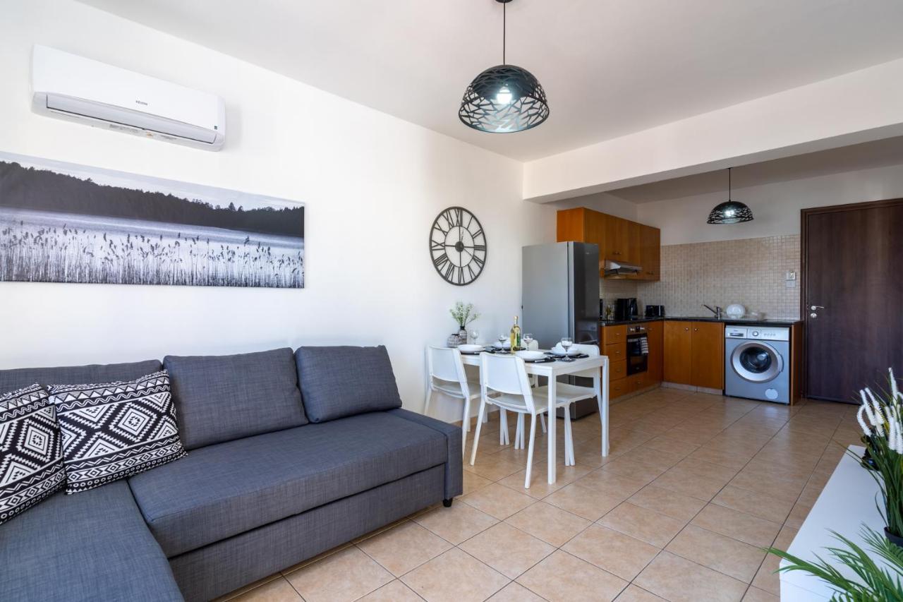 Polyn 1- Bedroom Apartment In Larnaca Esterno foto