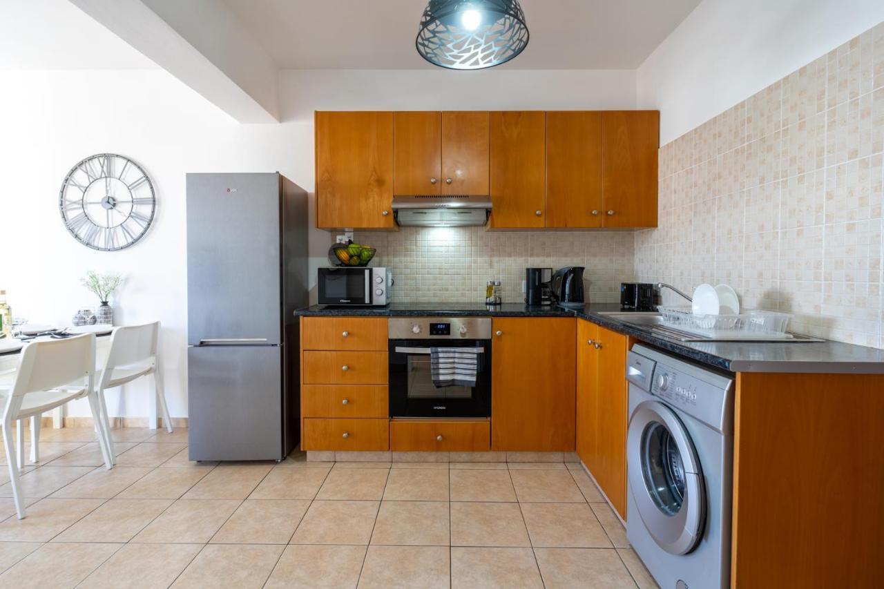 Polyn 1- Bedroom Apartment In Larnaca Esterno foto