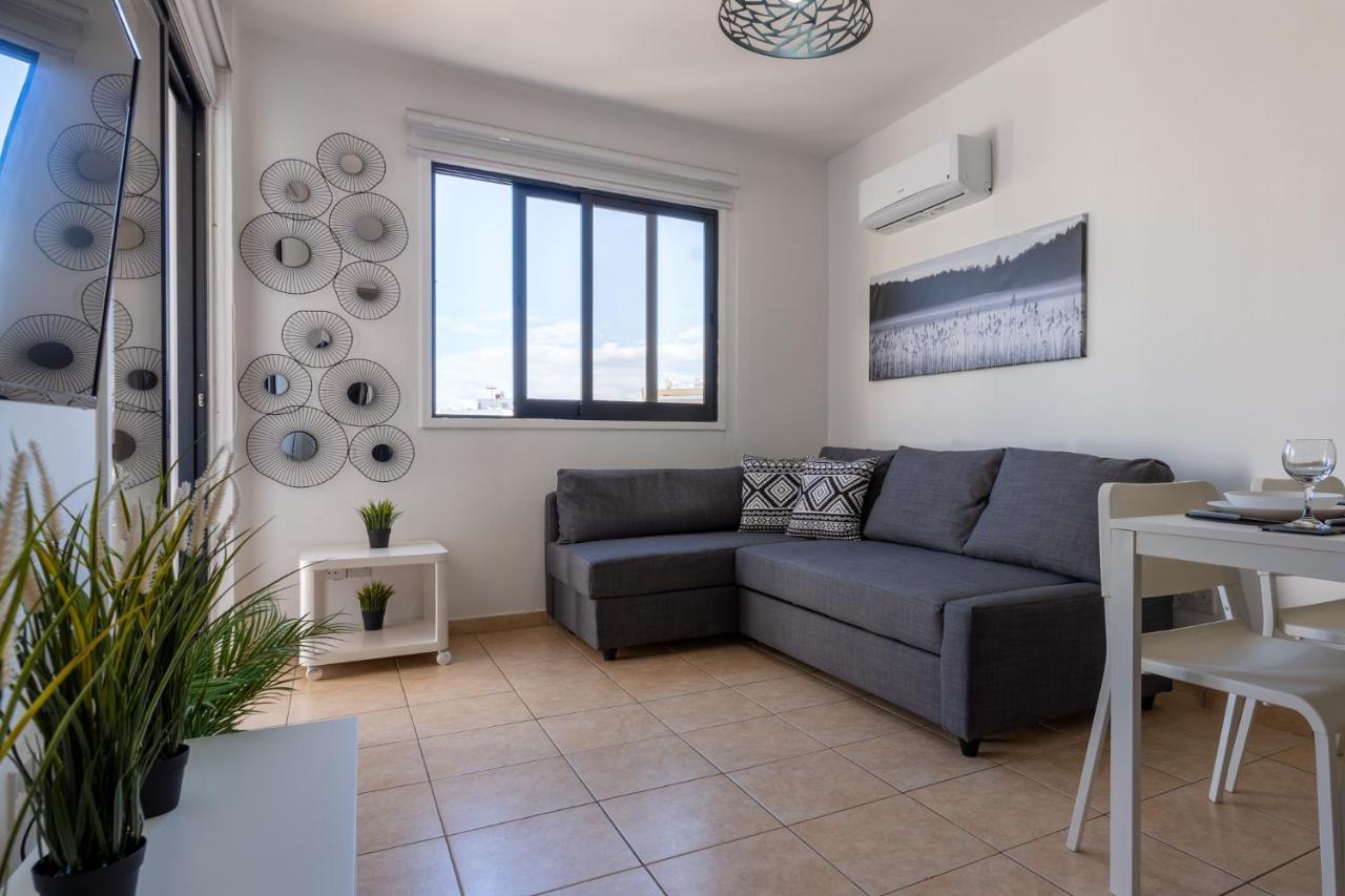 Polyn 1- Bedroom Apartment In Larnaca Esterno foto