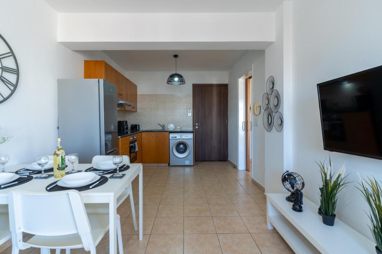 Polyn 1- Bedroom Apartment In Larnaca Esterno foto
